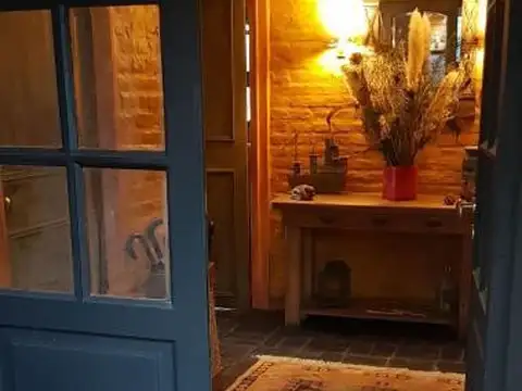 Casa 6 ambientes con 4 baños