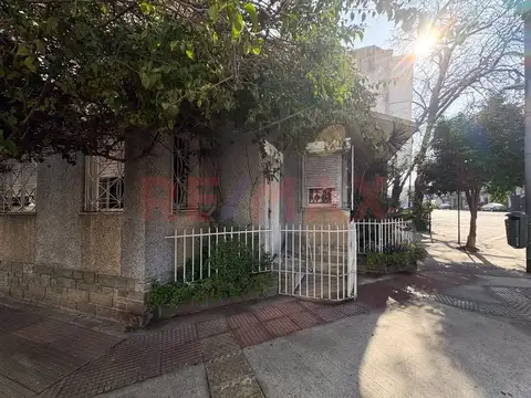 VENTA DE CASA PATIO Y TERRAZA EN POMPEYA