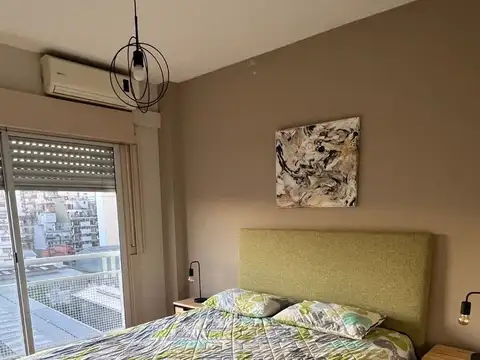 Alquiler Temporario en Almagro. Amplio Departamento de 2 Ambientes con Balcón. Terraza con Parrilla.