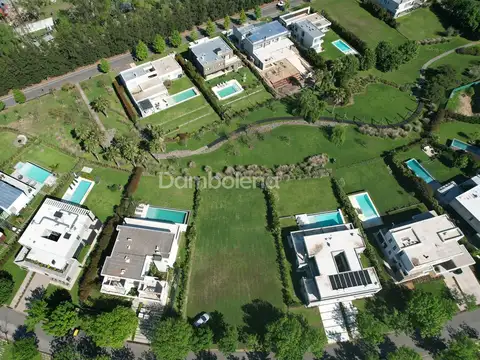 Terreno en Venta en Albanueva, USD 500.000