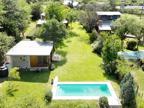 Venta de casa con pileta- Apto credito- B° Santa Mónica Ampliación- Calamuchita cod (1211)