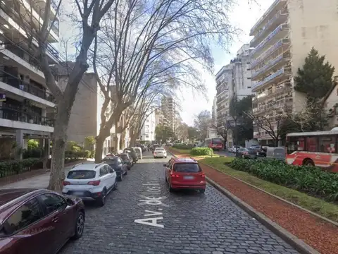 Av. De Los Incas e/ Av. Forest y Belgrano