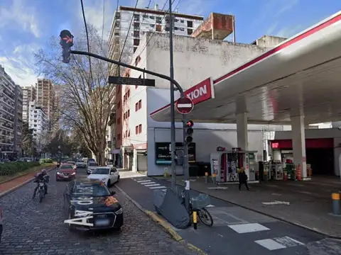 Av. De Los Incas e/ Av. Forest y Belgrano