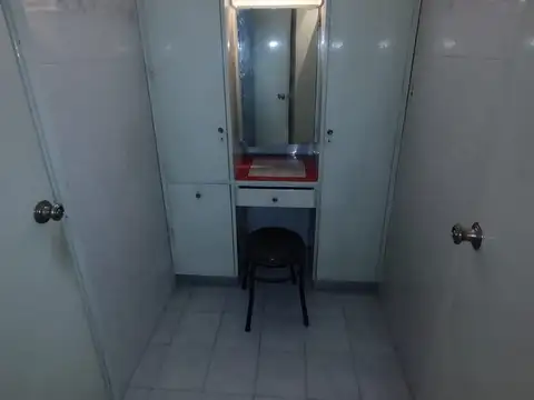 VENTA IMPORTANTE CASA 3 DORMITORIOS CON GALPON EN PLANTA BAJA Y JARDIN