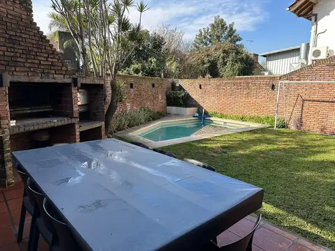 Casa 6 ambientes con 3 baños