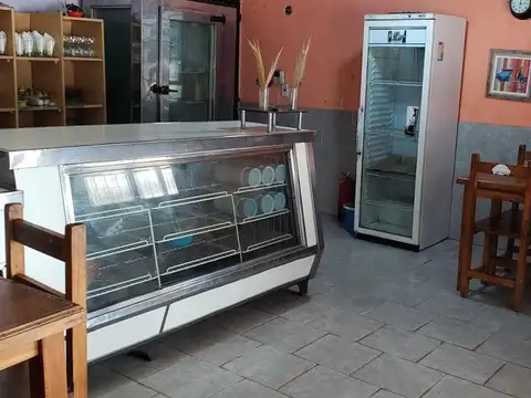 Av. Pres. Arturo U. Illia 400