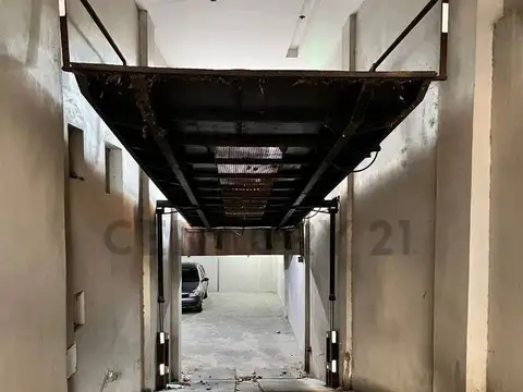 Ubicadas en calle 43 entre 12 y 13 Cocheras número 11 y 8 cubiertas en planta subsuelo, al lado ...