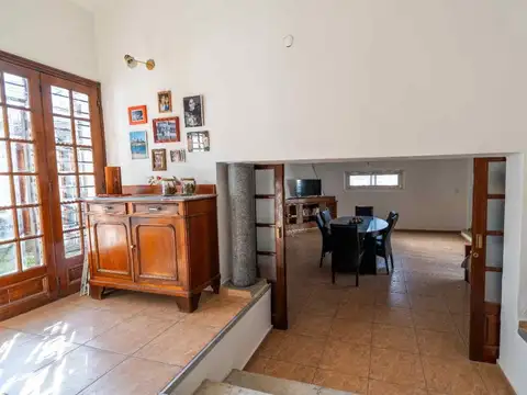 VENTA CASA ESQUINA 2 DORM TABLADA PARK LUMINOSA