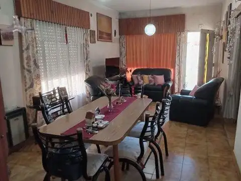 VENTA CASA 3 AMBIENTES CON COCHERA MERLO