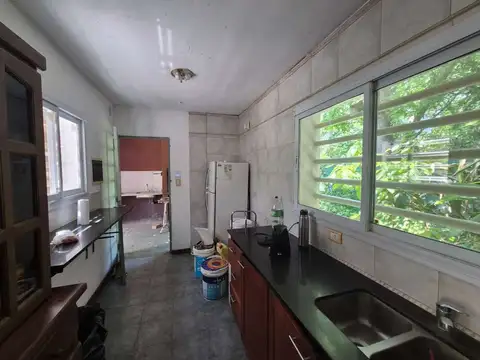 CASA EN VENTA CON PILETA CON LOTE LINDERO SICARDI
