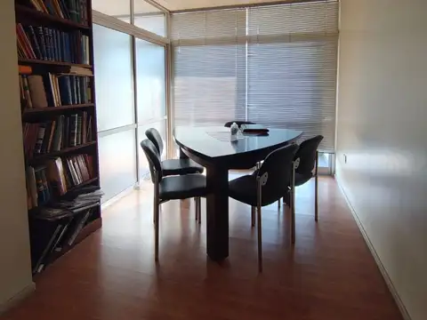 Oficina 5 ambientes con 1 baño