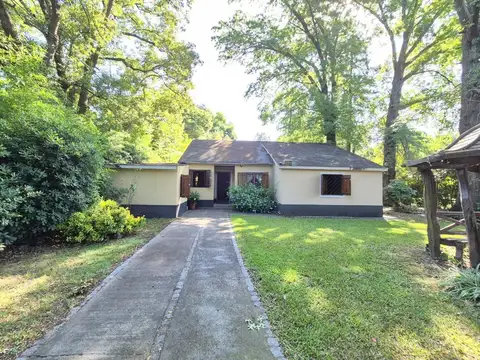 CASA 5 AMBIENTES EN VENTA EN EL TREBOL CON PILETA