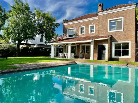 Venta de Casa 7 ambientes en Pilar Barrio cerrado Senderos 2