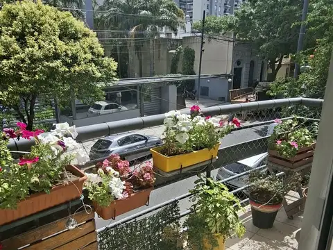 Bellisimo Duplex al frente con cochera 3 dormitorios vivienda y apto profesional