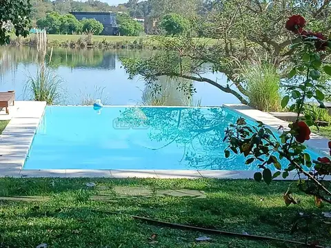 Casa en Alquiler con 1 cochera