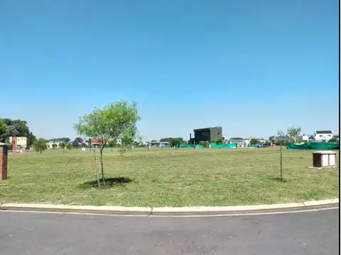 Barrio Santa Emilia , Pilar