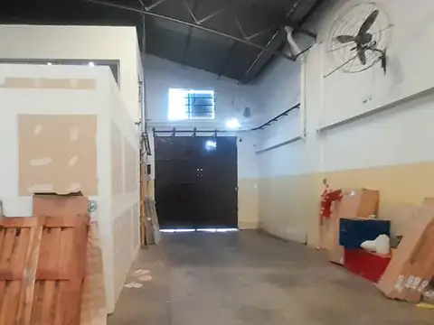 V.BALLESTER LOTE 17X36 GALPON CON VIVIENDA