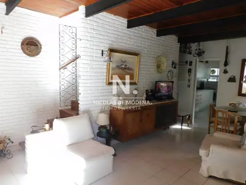 Casa 4 ambientes con 2 baños