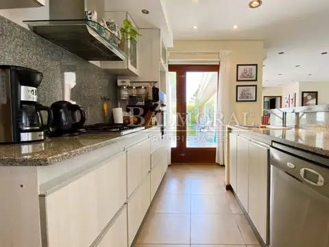 Casa 3 ambientes con 3 baños