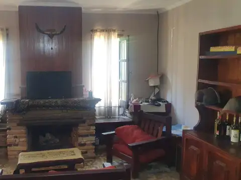 Venta Casa lote propio con patio y quincho en Loma Hermosa!