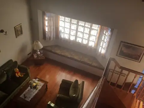 Casa 7 ambientes con 5 baños