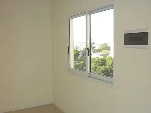 *IDEAL INVERSOR. ESTE DEPTO. SE VENDE ALQUILADO. *EXCLUSIVS DEPTO. DE 2 AMB. CON BALCON 52 M2 CUB.