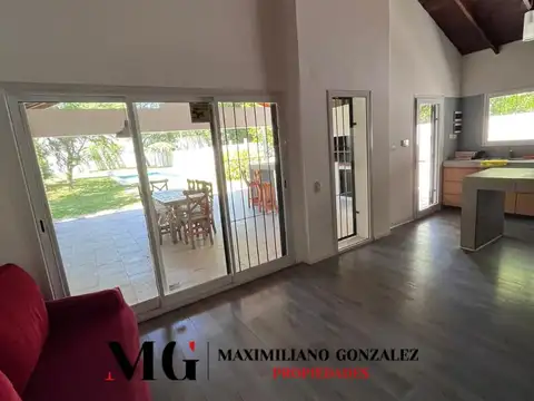 Casa en Alquiler con 1 cochera