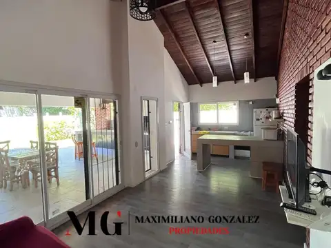 Casa 5 ambientes con 2 baños