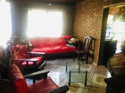 Casa 4 ambientes con 1 baño