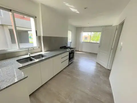 Casa 4 ambientes con 3 baños