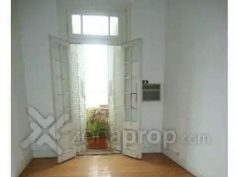 Oficina 7 ambientes con 2 baños