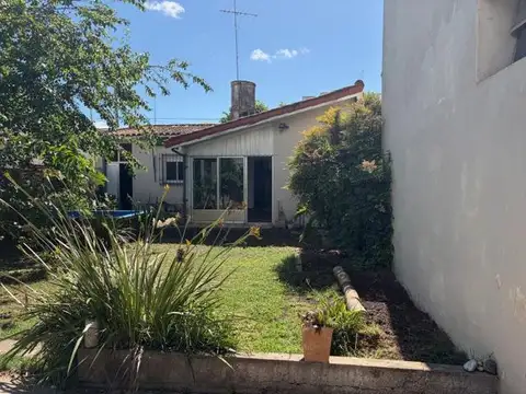 Casa en venta 3 amb con jardin en Martinez