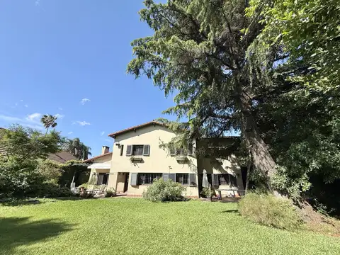 Casa en Venta con 4 cocheras