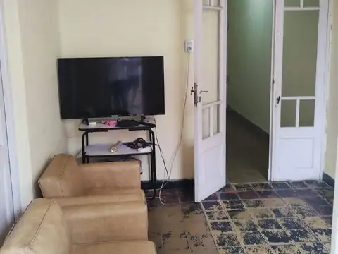 SE VENDE CASONA CÉNTRICA. FACILIDADES.