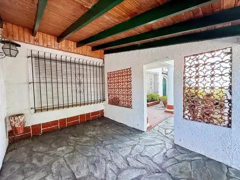 Casa 5 ambientes con 1 baño