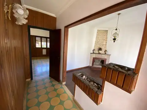 Casa 5 ambientes con 1 baño