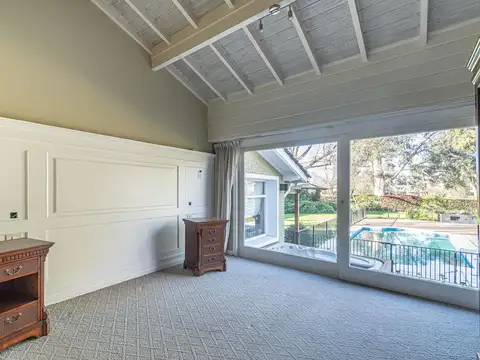 Casa 10 ambientes con 4 baños