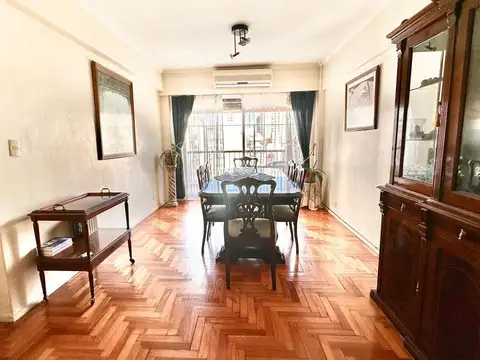 Venta  depto 4 amb c/dep al frente c/balcón y cochera fija