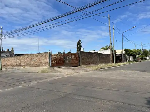 Félix Frías al 2500