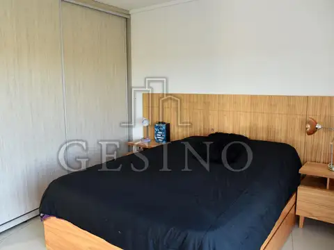 Casa en Alquiler con 2 cocheras