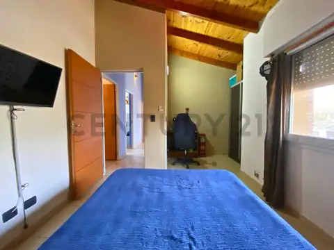 Casa 7 ambientes con 2 baños