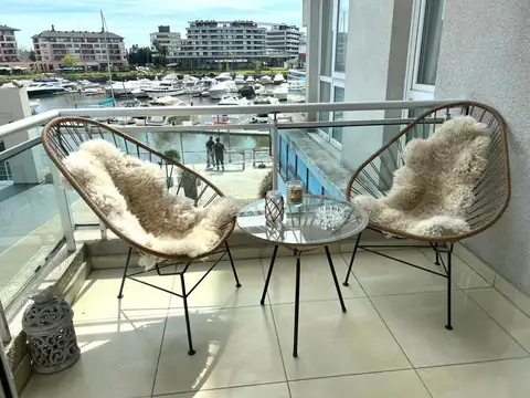 VENTA EN BAHIA NORTE NORDELTA, 2 AMBIENTES, CON COCHERA Y FONDO CON VISTA AL LAGO AMOBLADO