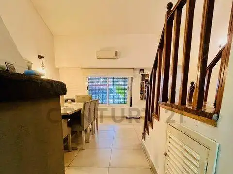 VENTA DE CASA 4 AMB EN CASTELAR NORTE GBA