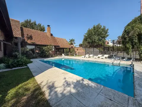 Casa 9 ambientes con 5 baños