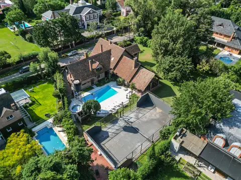 Casa en Venta con 5 cocheras