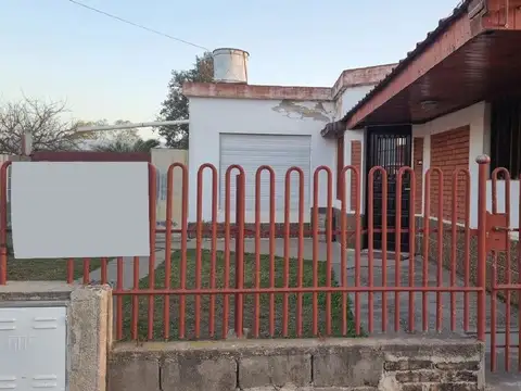 CINTRA. VENDO CASA CON LOCAL COMERCIAL Y GALPONES