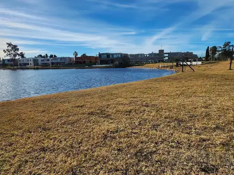 Casa en Venta en Laguna Grande, USD 590.000