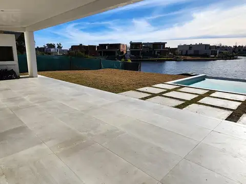 Casa 7 ambientes con 4 baños