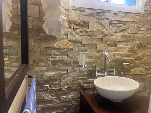 Casa en Alquiler con 2 cocheras