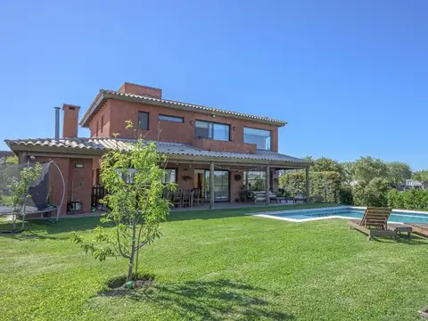 VENTA CASA 5 AMBIENTES B. NAUTICO EL CAZAL ESCOBAR